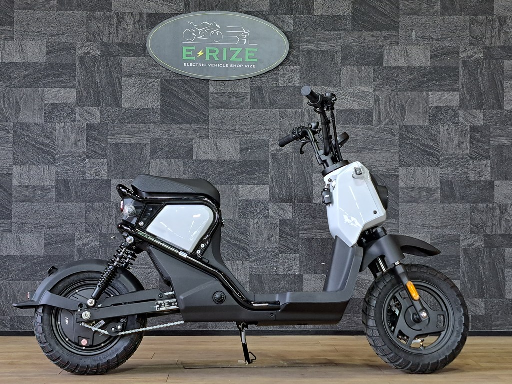 電動 ZOOMER-e